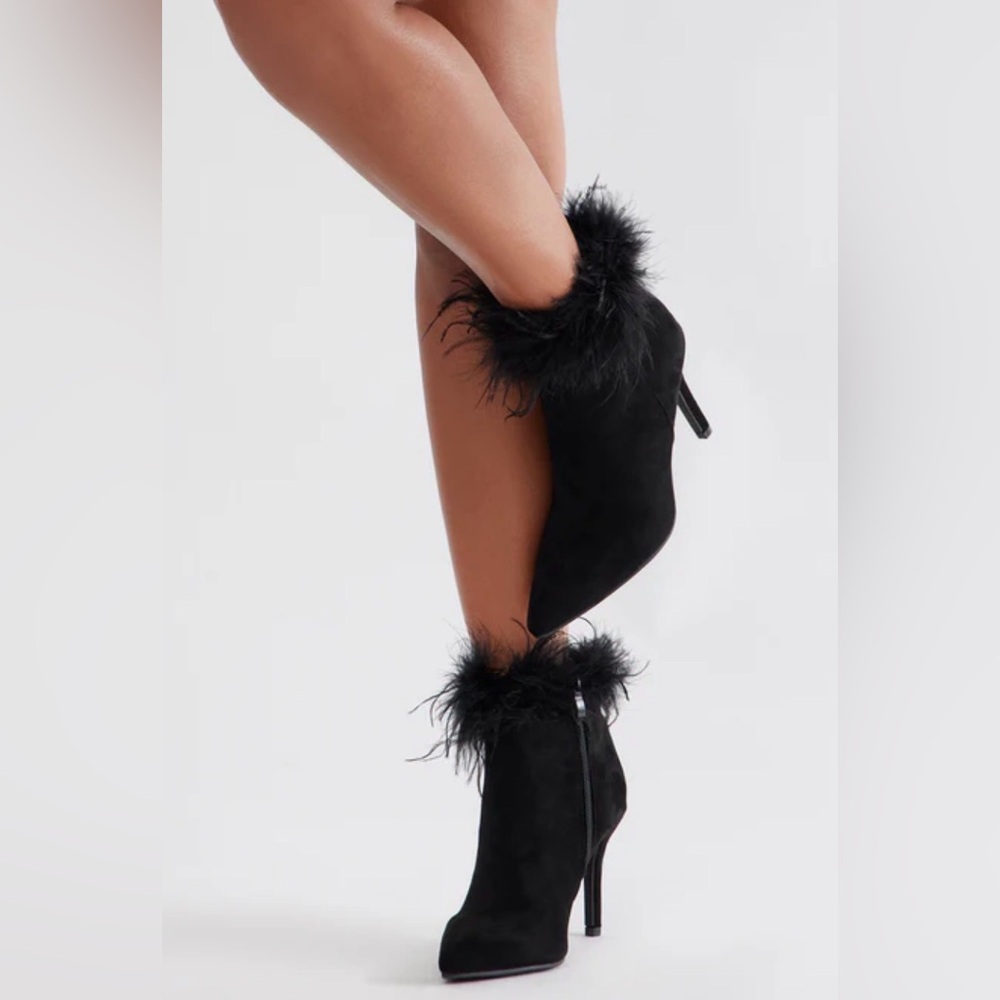 EUC Black suede stiletto high-heel booties with fur trim. 2.8 inch. Size 8